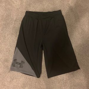 Boys L Black Under Armour Shorts